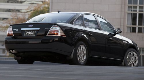 Мы ничего не напутали. В том, что сзади новый Taurus подозрительно похож на европейца Ford Mondeo,…