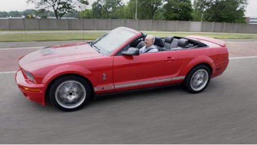 Кэррол Шелби трясет стариной