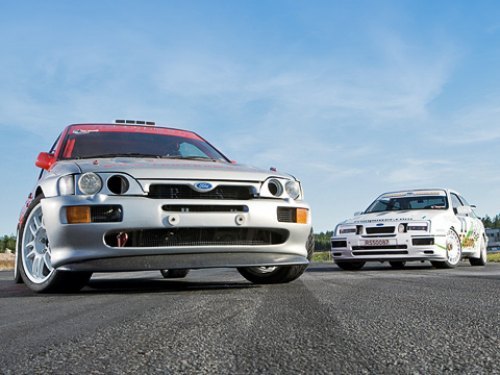 Излюбленные британцами Cossie — слева Ford Escort RS Cosworth, справа Ford Sierra RS Cosworth. До…