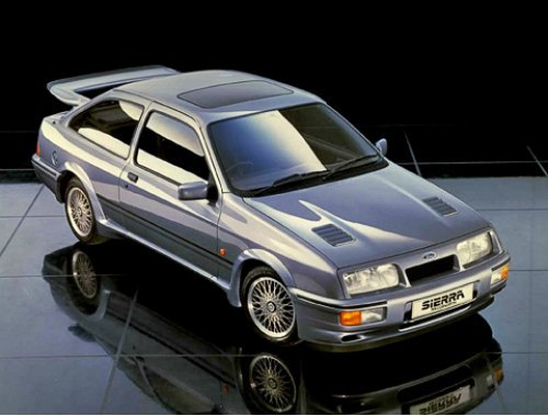 Ford Sierra RS Cosworth выпускался только в трехдверном кузове. На фото машина в оригинальном цвете…