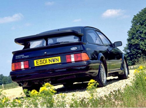 Сложная «двухэтажная» аэродинамическая конструкция сзади — привилегия ограниченной версии Ford…