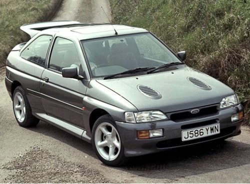 Ford Escort RS Cosworth стал одним из лучших «заряженных» хэтчбэков своего времени. И он мог…