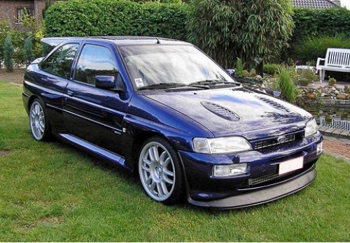 Всего было произведено чуть более 7 тысяч Ford Escort RS Cosworth. И скоро они станут коллекционной…