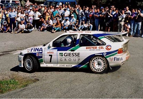 В 1995 году Ford Escort RS Cosworth завоевал два вторых места. На фото: Франсуа Делекур мчится за…