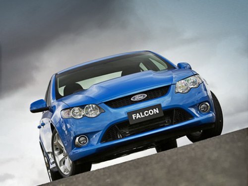 Главным конкурентом новому поколению Ford Falcon станет его вечный враг — Holden Commodore, продукт…