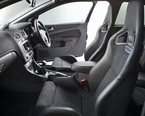 Как и в случае с модификацией ST, спортивные сиденья Recaro для версии RS можно будет «покрасить» в…