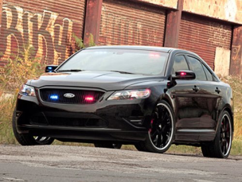 Анфас прототип Police Interceptor Stealth выглядит устрашающе. Все детали кузова — чёрные, равно…