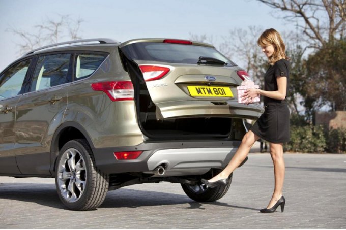 Открытие багажной двери кроссовера Ford Kuga «с ноги» выше всех оценили голландцы: опцию заказали…