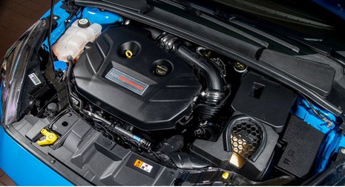 На Форде RS установлен мотор EcoBoost 2.3, похожий на тот, что у Мустанга, но с другим…