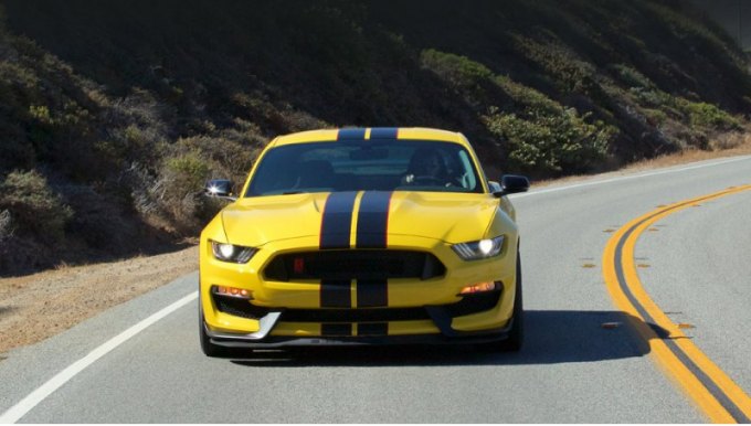 Модель GT350R знаменита в первую очередь самым мощным серийным «атмосферником» в истории Фордов.…