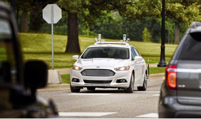 Фирма Ford входит в список из 14 компаний, которым власти Калифорнии разрешили опыты с…