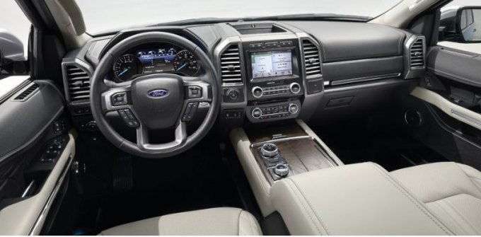 Интерьер Expedition заимствован у F-150, но с корректировками. В частности, традиционный селектор…