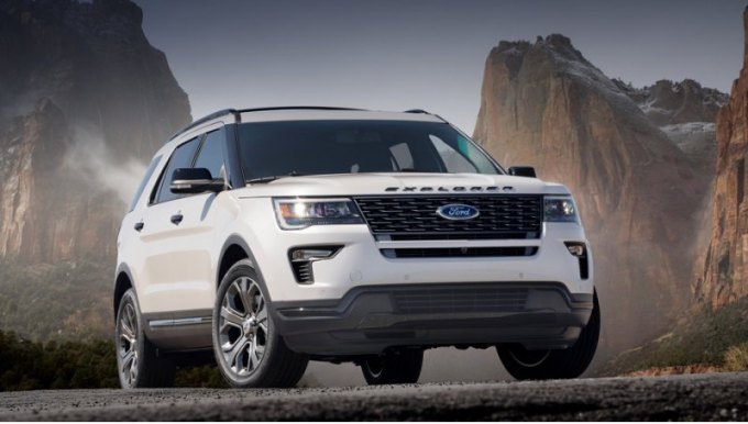 Внешние изменения сводятся к подправленной решётке, новому переднему бамперу и сдвоенным выхлопным…