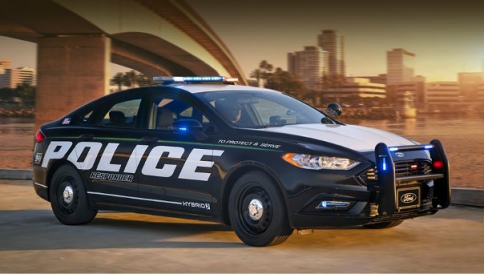 Помимо раскраски и «люстры» от гражданских собратьев полицейский вариант отличается упрочнённой…