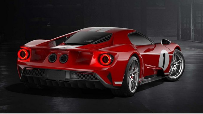 Облик дополняют 20-дюймовые колесные диски из кованого алюминия, сквозь которые проглядывают…