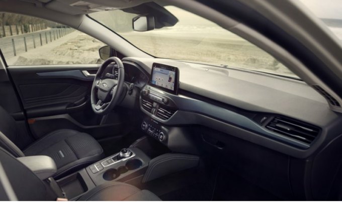 Машина получила мультимедийную систему Sync 3 с восьмидюймовым сенсорным экраном, голосовым…