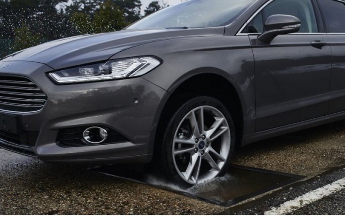 Фордовцы говорят, что проверяли систему на ямах разного размера и вида, в том числе с шариками для…