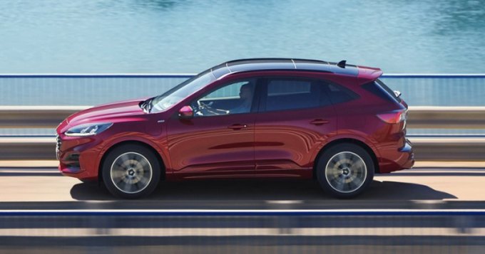 Ассистент удержания в полосе теперь ведет машину по центру ряда, а когда водитель меняет полосу…