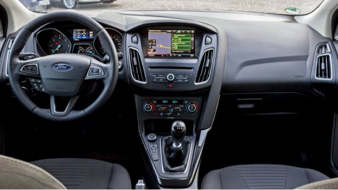 Материалы отделки в салоне не самые износостойкие, а быстрее всего затирается руль с пластиковым…