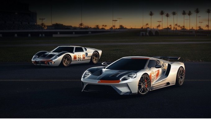 Технически Ford GT Heritage Edition не отличается от базовой версии. Это углепластиковый суперкар с…