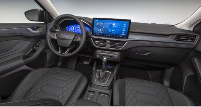 Основная перемена в салоне: мультимедийная система Sync 4 с дисплеем на 13,2 дюйма вместо прошлой…