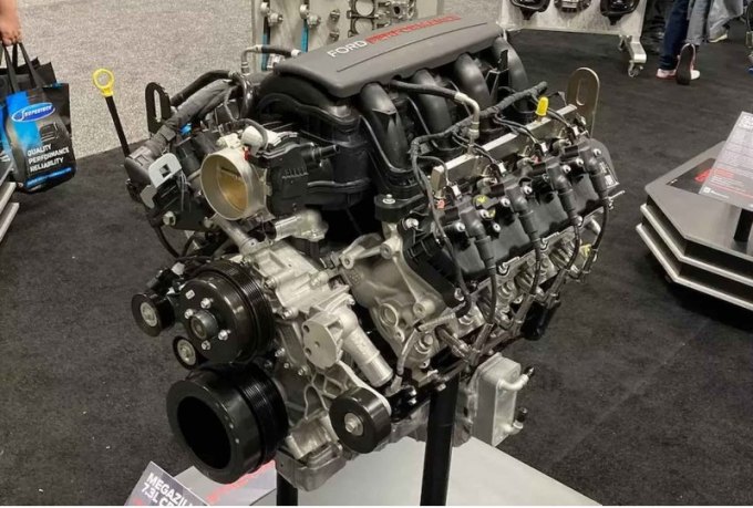 Ford представил очень мощный 7,3-литровый атмосферный V8