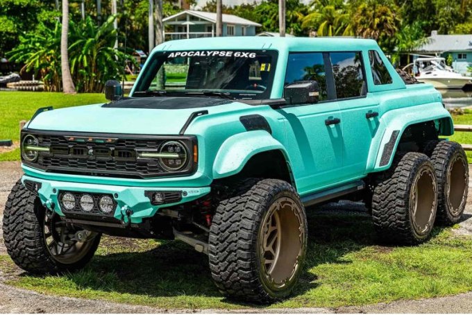 Ford Bronco превратили в 6-колесный пикап для апокалипсиса