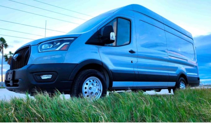 Производитель кемперов подготовил новый проект, который называет стелс-автодомом, ведь снаружи он…