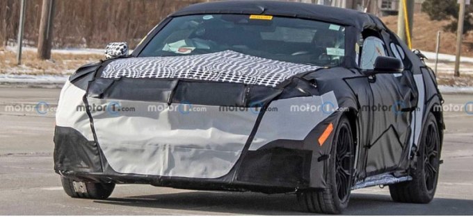 Кабриолет Ford Mustang следующего поколения впервые замечен на тестах