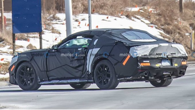 Всего через день после того, как мы увидели свежую порцию шпионских снимков купе Ford Mustang…