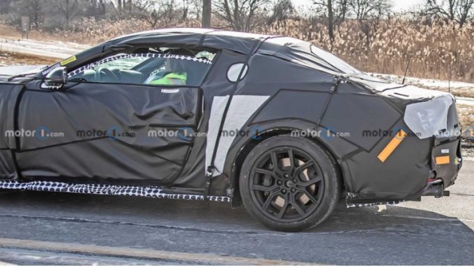 Судя по имеющимся слухам, Ford представляет гибридный двигатель V8 с электродвигателем для нового…