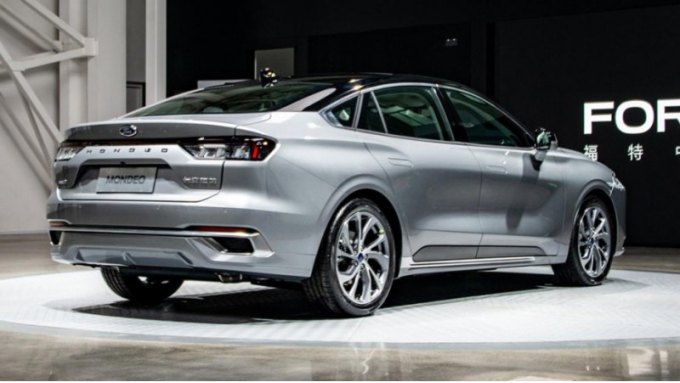 В гамме моторов есть только один мотор: двухлитровый турбированный EcoBoost с отдачей на 246 сил,…