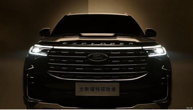 Работает он в тандеме с автоматической трансмиссией на 10 ступеней. Четыре ведущих колеса доступны…