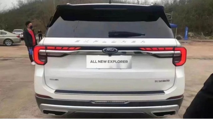 Работает он в тандеме с автоматической трансмиссией на 10 ступеней. Четыре ведущих колеса доступны…