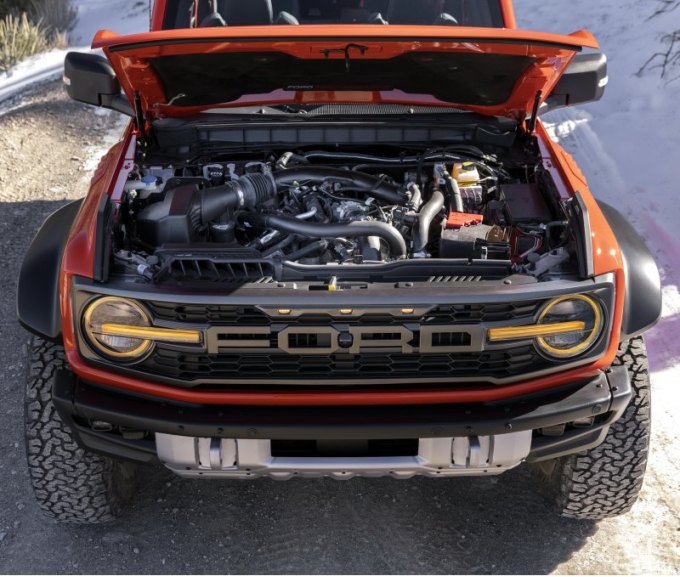 Обут такой экстремальный Bronco в 37-дюймовые вездеходные шины BFGoodrich KO2, а его дорожный…