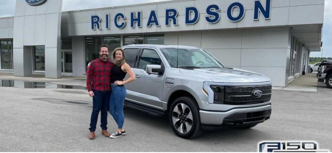 Первый клиент уже получил электрический пикап Ford F-150 Lightning