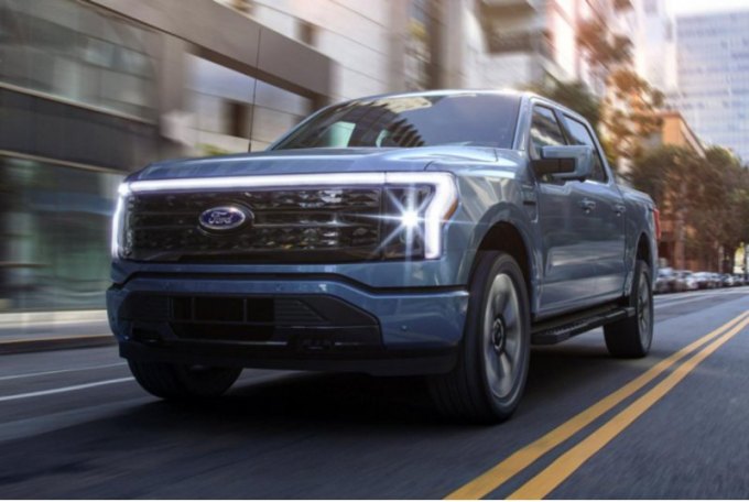 Единственными нынешними конкурентами электрического пикапа Ford Lightning являются GMC Hummer EV и…