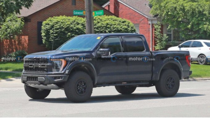 Это предполагает, что Ford действительно использует Predator V8 от GT500 в Raptor R. Просочившаяся…