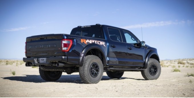F-150 Raptor R будет производиться на заводе Ford в Дирборне и будет доступен в 8 цветах.