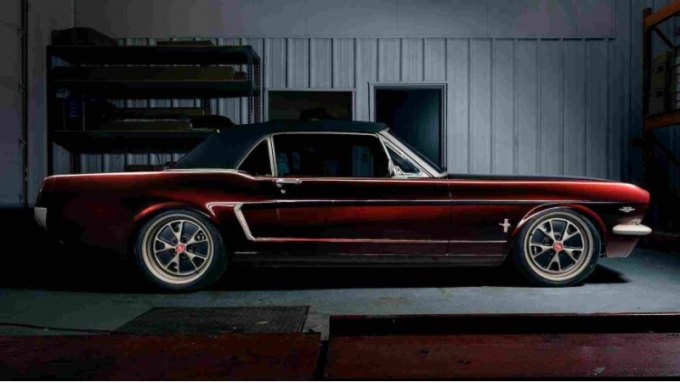 Современный двигатель V8 — это коллекторы Ringbrothers и выхлопная система Flowmaster. Мощность…