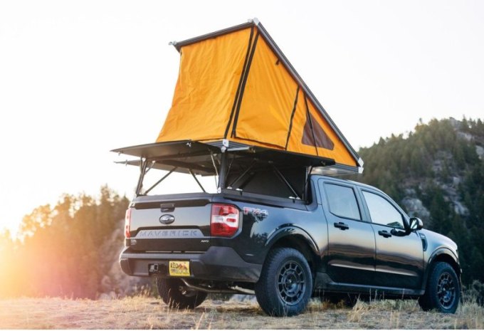 Кемпер получает модульный пол со съемной секцией. При изготовлении крыши использовали…