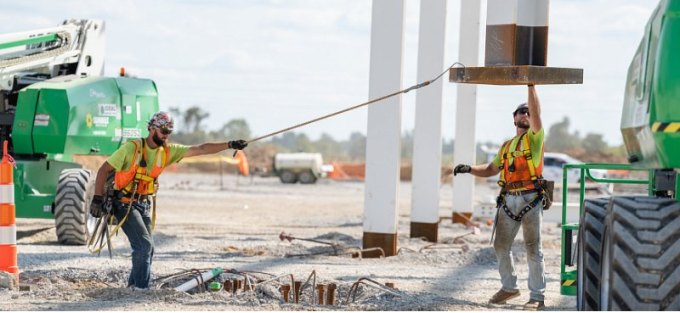 Компания Ford начинает строительство завода по производству электромобилей и аккумуляторов