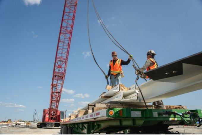 Один из двух массивных комплексов, запланированных Ford для подготовки к революции электромобилей,…