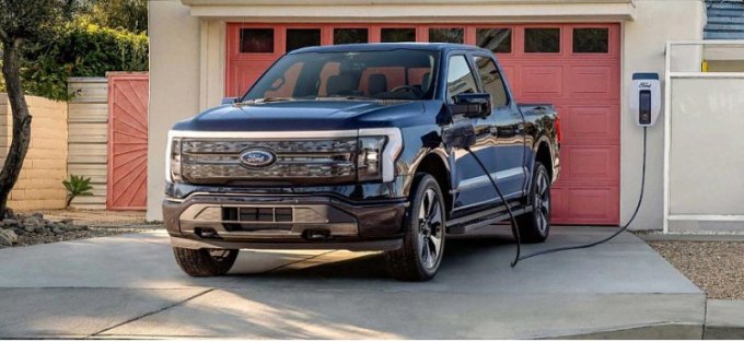 Первым полномасштабным электромобилем из Lego стал пикап FORD F-150 Lightning