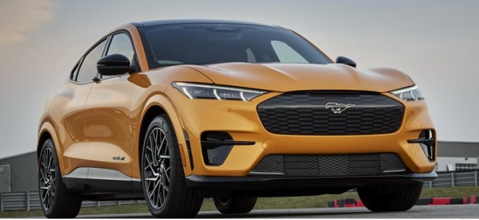 Автолюбители России могут купить электрический кроссовер Ford Mustang Mach-E за 13 млн рублей