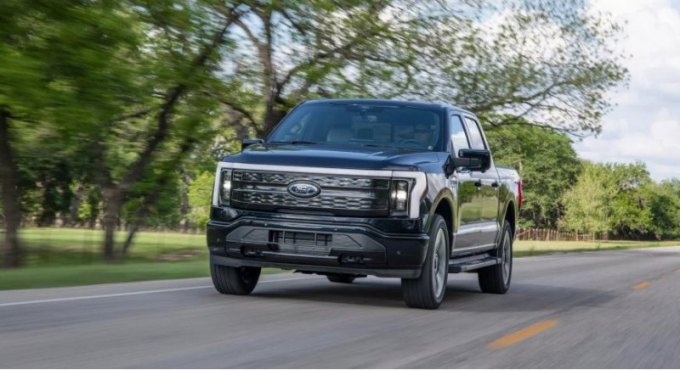 Ford F-150 Lightning назван пикапом года в Северной Америке. Это не было неожиданностью, поскольку…