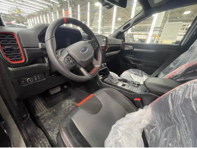 Изображения опубликованы в Интернете через форум Ranger6G и показывают, что пикап окрашен в цвет…