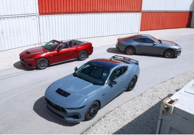 Ford также предложит вариант Dark Horse, который эффективно заменит Mach 1. Он имеет мощность 500…