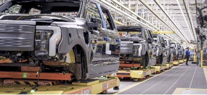 Компания Ford отзывает 18 пикапов Ford F-150 Lightning из-за пожара на борту