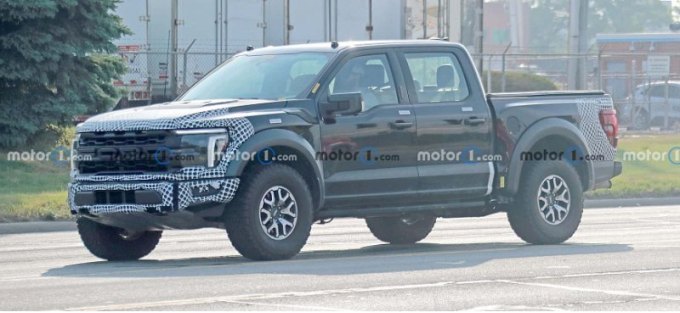 Обновленный Ford F-150 Raptor засветился перед фотошпионами с новой решеткой радиатора и фарами